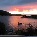 Mala Kuca Kraj Mora *