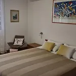 Mala Kuca Kraj Mora 公寓