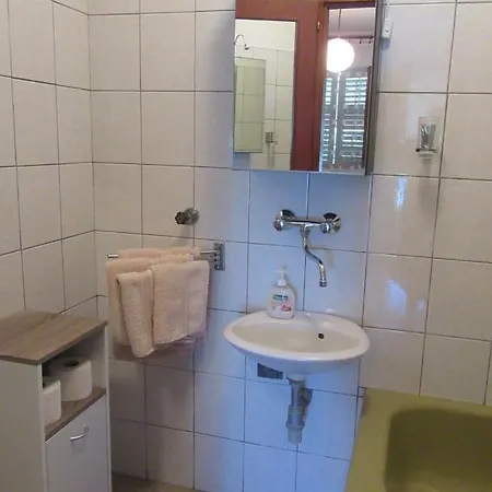 Mala Kuca Kraj Mora * Grebastica