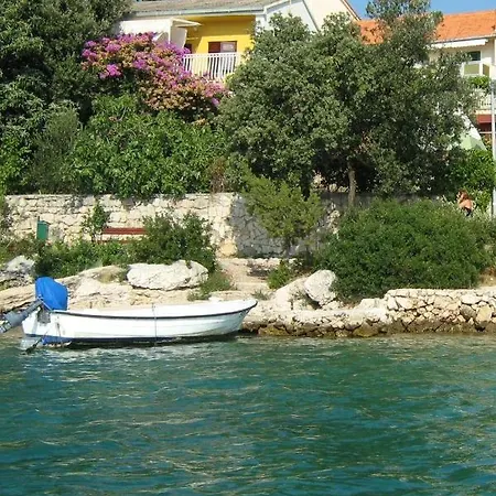 Mala Kuca Kraj Mora Apartment *