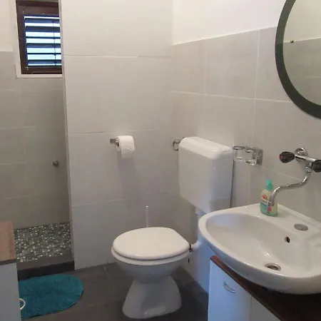 Mala Kuca Kraj Mora