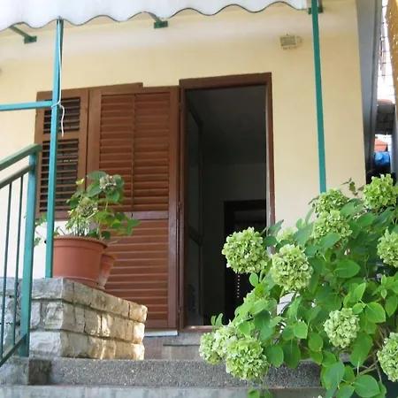 Mala Kuca Kraj Mora 公寓 Grebaštica