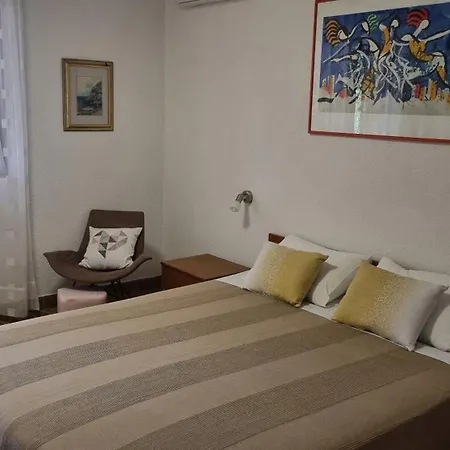 Mala Kuca Kraj Mora Apartment