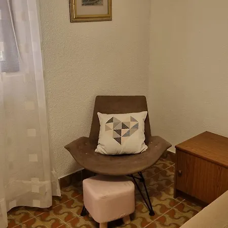 Mala Kuca Kraj Mora * Grebastica